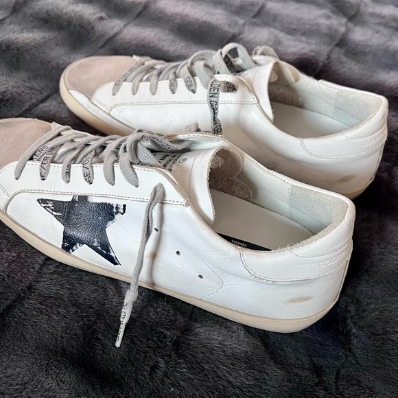 Like New Golden Goose
Men's Super-Star Flag Print Low Top Sneakers - Picture 3 of 10